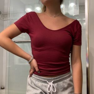 H&M maroon t-shirt